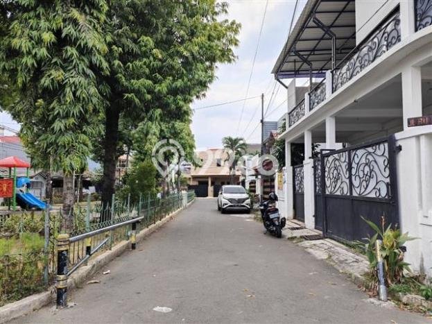 Dijual Rumah Premium dengan Fasilitas Sekitar Lengkap di Duren Sawit, Jakarta Timur Dijual Rumah Premium dengan Fasilitas Sekitar Lengkap di Duren Sawit, Jakarta Timur