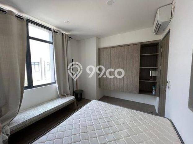 Rumah Luas Asri 2 KT Siap Huni di BSD City Tangerang Rumah Luas Asri 2 KT Siap Huni di BSD City Tangerang