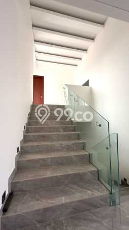 Rumah Luxury Modern Tanpa Renovasi di BSD Tangerang Rumah Luxury Modern Tanpa Renovasi di BSD Tangerang