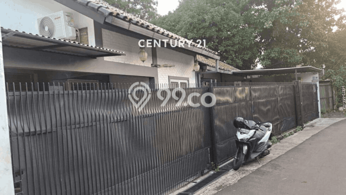 For Sale Rumah 4 Kamar Lokasi Ideal Bagus dan Strategis di Ciputat For Sale Rumah 4 Kamar Lokasi Ideal Bagus dan Strategis di Ciputat