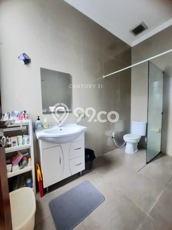 Disewakan! Rumah 3 Kamar Tidur &
3 Kamar Mandi di Sektor 9-Bintaro, Tangerang Selatan Disewakan! Rumah 3 Kamar Tidur &
3 Kamar Mandi di Sektor 9-Bintaro, Tangerang Selatan