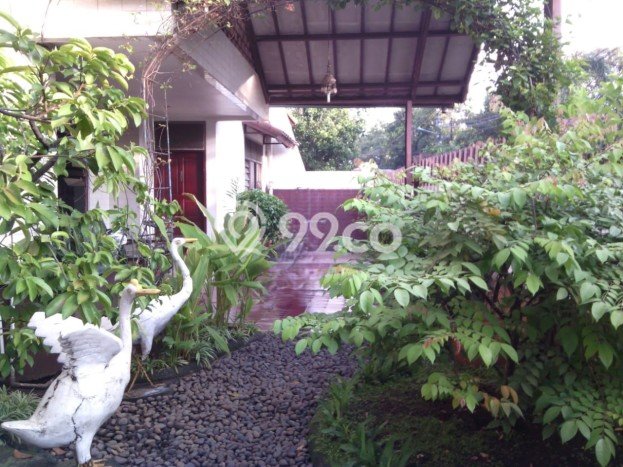 Dijual Rumah Mewah Elegan Dengan View Eksklusif di Taman Meruya, Jakarta Barat Dijual Rumah Mewah Elegan Dengan View Eksklusif di Taman Meruya, Jakarta Barat
