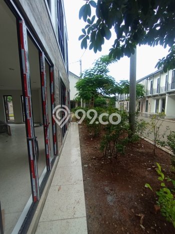 Jual Rumah Mewah Megah Dengan View Eksklusif di Cirendeu, Jakarta Selatan Jual Rumah Mewah Megah Dengan View Eksklusif di Cirendeu, Jakarta Selatan