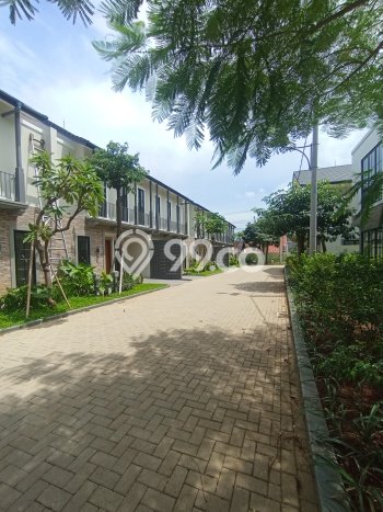 Dijual Hunian Rumah Terawat 4 KT di Cirendeu, Jakarta Selatan Dijual Hunian Rumah Terawat 4 KT di Cirendeu, Jakarta Selatan