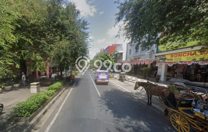 Ruko Dijual di Gedong Tengen Yogyakarta dengan LB 340m2 Ruko Dijual di Gedong Tengen Yogyakarta dengan LB 340m2