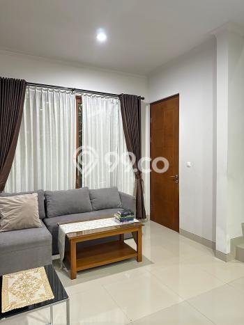 Lokasi strategis! Rumah siap pakai dikontrakkan di Depok LB 150m2 Lokasi strategis! Rumah siap pakai dikontrakkan di Depok LB 150m2
