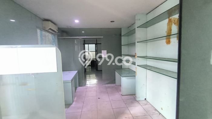 Unit Gudang Disewakan di Kamal di Area Ramai & Strategis Unit Gudang Disewakan di Kamal di Area Ramai & Strategis