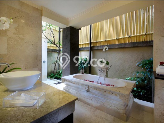 Tempat Strategis! Vila Kawasan , Luas 732m2m², Kondisi Terbaik Tempat Strategis! Vila Kawasan , Luas 732m2m², Kondisi Terbaik