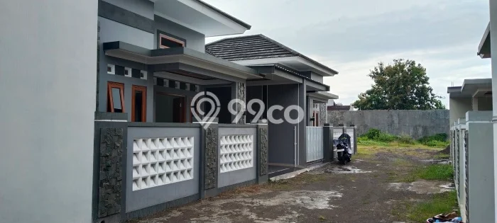 Rumah Modern Cantik 3 KT Bisa Langsung Pindah di Godean Rumah Modern Cantik 3 KT Bisa Langsung Pindah di Godean