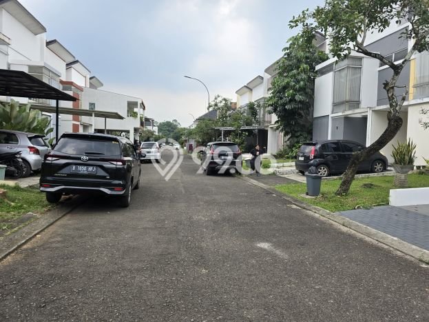 Ready to Use! Premium House LT 200m2 Desain Modern di BSD Ready to Use! Premium House LT 200m2 Desain Modern di BSD