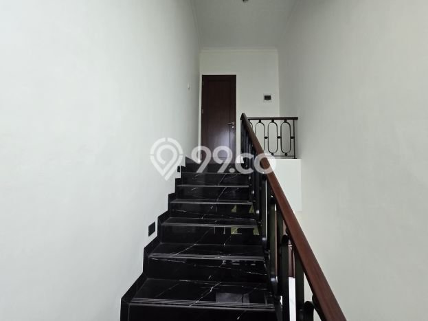 Ready to Use! Premium House LT 200m2 Desain Modern di BSD Ready to Use! Premium House LT 200m2 Desain Modern di BSD