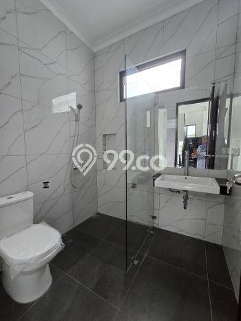 Ready to Use! Premium House LT 200m2 Desain Modern di BSD Ready to Use! Premium House LT 200m2 Desain Modern di BSD