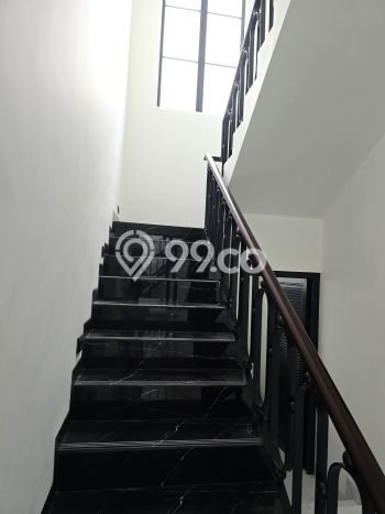 Ready to Use! Premium House LT 200m2 Desain Modern di BSD Ready to Use! Premium House LT 200m2 Desain Modern di BSD