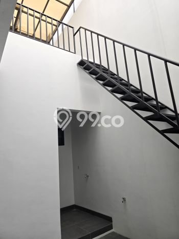 Ready to Use! Premium House LT 200m2 Desain Modern di BSD Ready to Use! Premium House LT 200m2 Desain Modern di BSD