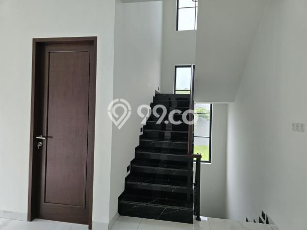 Ready to Use! Premium House LT 200m2 Desain Modern di BSD Ready to Use! Premium House LT 200m2 Desain Modern di BSD