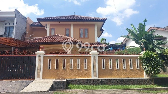 Rumah Terawat di Meruya, Jakarta Barat, LT 330m² Bangunan 288m² DIJUAL CEPAT! Rumah Terawat di Meruya, Jakarta Barat, LT 330m² Bangunan 288m² DIJUAL CEPAT!