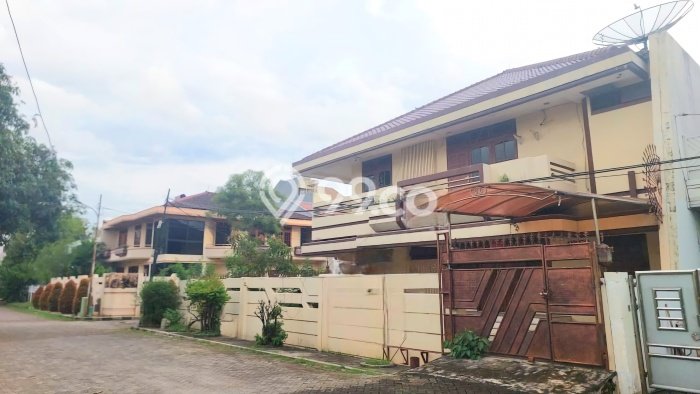 Ready to Use! Luxury House LT 339m2 Desain Elegan di Green garden Ready to Use! Luxury House LT 339m2 Desain Elegan di Green garden