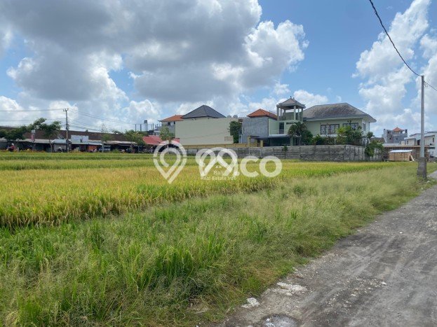 Properti Terbaik! Vila Kawasan , Dimensi 200m2m², Lingkungan Asri dan tenang Properti Terbaik! Vila Kawasan , Dimensi 200m2m², Lingkungan Asri dan tenang