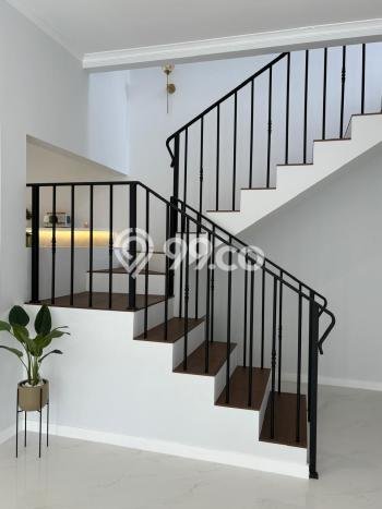Rumah Elit Modern Tanpa Renovasi di BSD Nusaloka Tangerang Rumah Elit Modern Tanpa Renovasi di BSD Nusaloka Tangerang