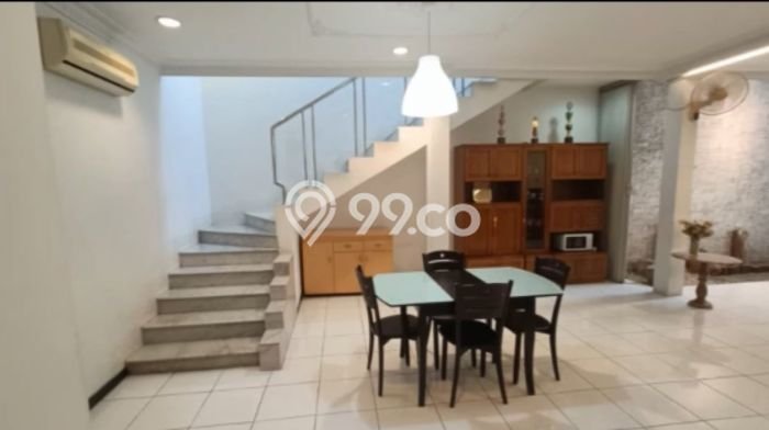 DIJUAL CEPAT! Rumah Asri area Puri Indah, Jakarta Barat, Luas 160m² Bangunan 200m² BISA KPR! DIJUAL CEPAT! Rumah Asri area Puri Indah, Jakarta Barat, Luas 160m² Bangunan 200m² BISA KPR!