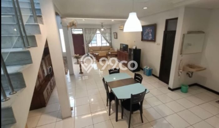 DIJUAL CEPAT! Rumah Asri area Puri Indah, Jakarta Barat, Luas 160m² Bangunan 200m² BISA KPR! DIJUAL CEPAT! Rumah Asri area Puri Indah, Jakarta Barat, Luas 160m² Bangunan 200m² BISA KPR!