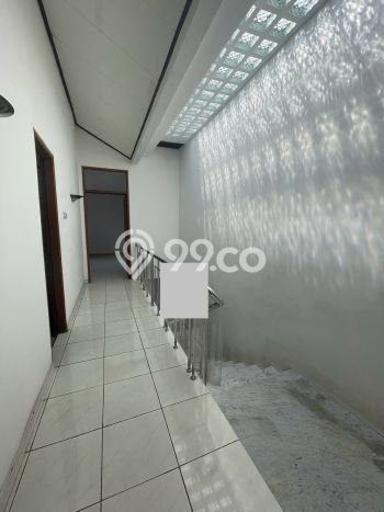 DIJUAL CEPAT! Rumah Asri area Puri Indah, Jakarta Barat, Luas 160m² Bangunan 200m² BISA KPR! DIJUAL CEPAT! Rumah Asri area Puri Indah, Jakarta Barat, Luas 160m² Bangunan 200m² BISA KPR!