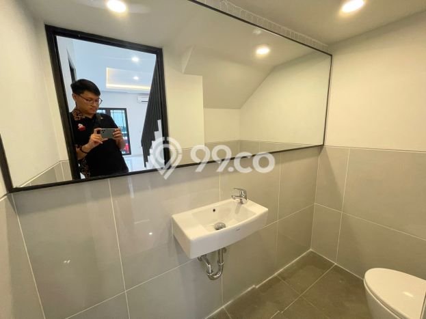 Jual Rumah Luas Megah Dengan View Eksklusif di Gading Serpong, Tangerang Jual Rumah Luas Megah Dengan View Eksklusif di Gading Serpong, Tangerang