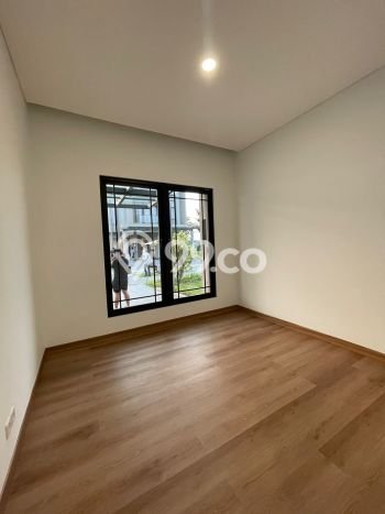 Jual Rumah Luas Megah Dengan View Eksklusif di Gading Serpong, Tangerang Jual Rumah Luas Megah Dengan View Eksklusif di Gading Serpong, Tangerang