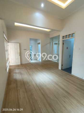 Rumah Lokasi Strategis area Villa Melati Mas, Tangerang Selatan, Luas 108m² Bangunan 75m² Rumah Lokasi Strategis area Villa Melati Mas, Tangerang Selatan, Luas 108m² Bangunan 75m²