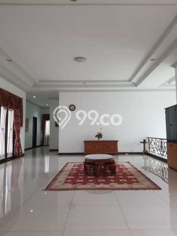 Kesempatan Memiliki Rumah 5 Kamar Tidur dan 9 Kamar Mandi di Lokasi Strategis BSD, Tangerang Kesempatan Memiliki Rumah 5 Kamar Tidur dan 9 Kamar Mandi di Lokasi Strategis BSD, Tangerang