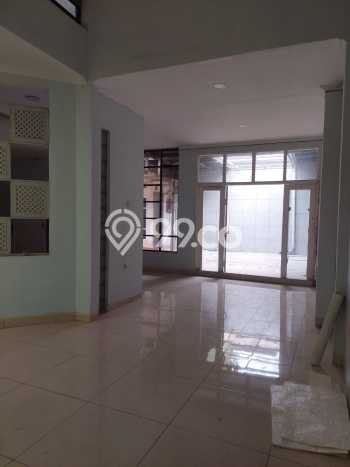 Disewakan! Rumah 5 Kamar Tidur &
3 Kamar Mandi di BSD Giri Loka, Tangerang Disewakan! Rumah 5 Kamar Tidur &
3 Kamar Mandi di BSD Giri Loka, Tangerang