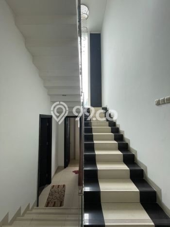 Rumah sewa siap huni 4 Kamar Tidur di BSD City, Tangerang Rumah sewa siap huni 4 Kamar Tidur di BSD City, Tangerang