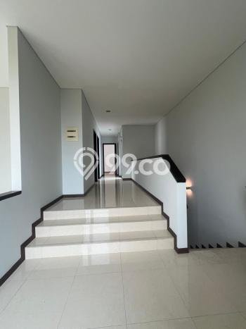 Hunian Modern dengan LT 336m2 & LB 418m2 Dikontrakkan di BSD Hunian Modern dengan LT 336m2 & LB 418m2 Dikontrakkan di BSD