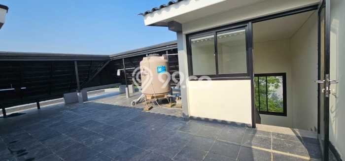Jual Rumah Luas Elegan Dengan View Cantik di BSD Eminent, Tangerang Jual Rumah Luas Elegan Dengan View Cantik di BSD Eminent, Tangerang
