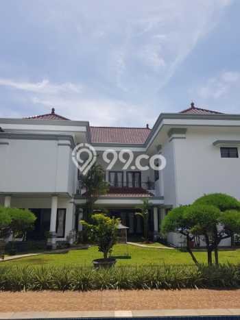 Kesempatan Memiliki Rumah 5 Kamar Tidur dan 9 Kamar Mandi di Lokasi Strategis BSD, Tangerang Kesempatan Memiliki Rumah 5 Kamar Tidur dan 9 Kamar Mandi di Lokasi Strategis BSD, Tangerang
