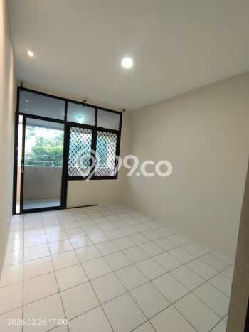 Disewakan! Rumah 4 Kamar Tidur &
2 Kamar Mandi di Villa Melati Mas, Tangerang Selatan Disewakan! Rumah 4 Kamar Tidur &
2 Kamar Mandi di Villa Melati Mas, Tangerang Selatan