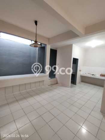 Disewakan! Rumah 4 Kamar Tidur &
2 Kamar Mandi di Villa Melati Mas, Tangerang Selatan Disewakan! Rumah 4 Kamar Tidur &
2 Kamar Mandi di Villa Melati Mas, Tangerang Selatan