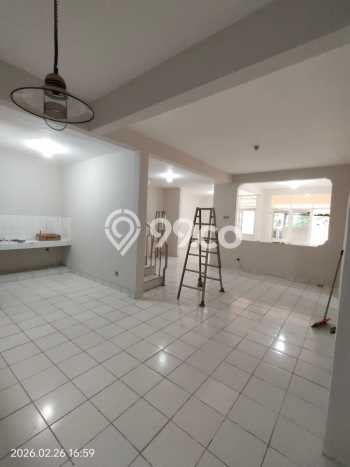 Disewakan! Rumah 4 Kamar Tidur &
2 Kamar Mandi di Villa Melati Mas, Tangerang Selatan Disewakan! Rumah 4 Kamar Tidur &
2 Kamar Mandi di Villa Melati Mas, Tangerang Selatan