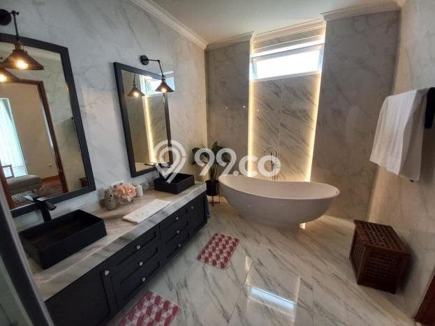 Hunian Elit LB 336m2 Siap Huni Desain Elegan di BSD Eminent, Tangerang Hunian Elit LB 336m2 Siap Huni Desain Elegan di BSD Eminent, Tangerang