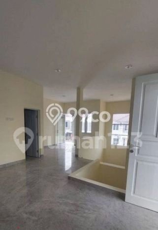 NEW LISTING! Rumah Strategis area Sektor 1G-Gading Serpong, LT 215m² Bangunan 200m² NEW LISTING! Rumah Strategis area Sektor 1G-Gading Serpong, LT 215m² Bangunan 200m²