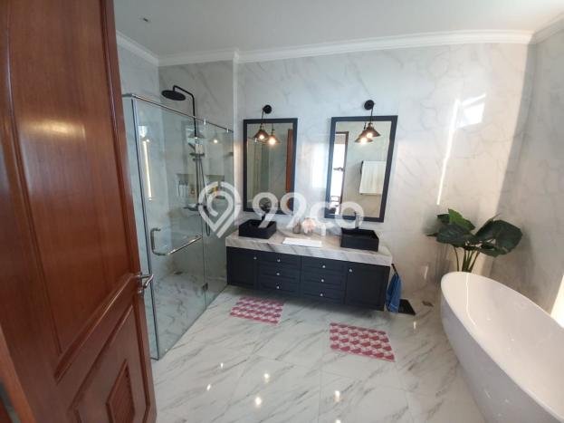 Hunian Elit LB 336m2 Siap Huni Desain Elegan di BSD Eminent, Tangerang Hunian Elit LB 336m2 Siap Huni Desain Elegan di BSD Eminent, Tangerang