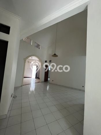 Komersial Bagus Dijual LB 150m2 Lokasi Strategis Tangerang Area Cocok untuk Berbisnis Komersial Bagus Dijual LB 150m2 Lokasi Strategis Tangerang Area Cocok untuk Berbisnis