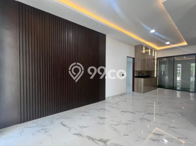 GOOD DEAL! Rumah Strategis di , LT 128m2m² Bangunan 200m2m² GOOD DEAL! Rumah Strategis di , LT 128m2m² Bangunan 200m2m²