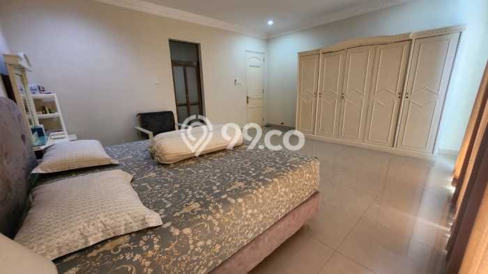 Rumah Elit Modern Tanpa Renovasi di Pakuwon Indah Surabaya Rumah Elit Modern Tanpa Renovasi di Pakuwon Indah Surabaya
