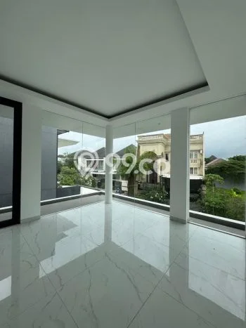 Ready to Use! Luxury House LT 224m2 Desain Elegan di Pakuwon Indah Ready to Use! Luxury House LT 224m2 Desain Elegan di Pakuwon Indah