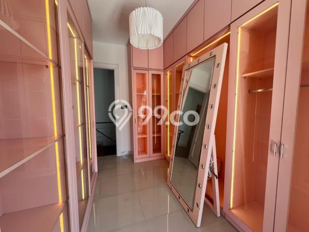 GOOD DEAL! Rumah Strategis di , LT 128m2m² Bangunan 200m2m² GOOD DEAL! Rumah Strategis di , LT 128m2m² Bangunan 200m2m²