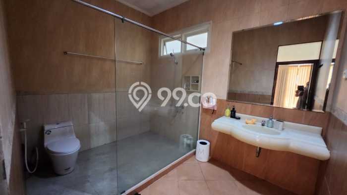 Rumah Elit Modern Tanpa Renovasi di Pakuwon Indah Surabaya Rumah Elit Modern Tanpa Renovasi di Pakuwon Indah Surabaya