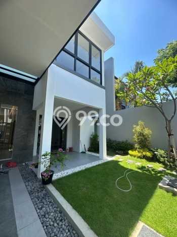 Rumah Elit LB 300m2 Siap Huni Desain Elegan di Graha, Surabaya Rumah Elit LB 300m2 Siap Huni Desain Elegan di Graha, Surabaya