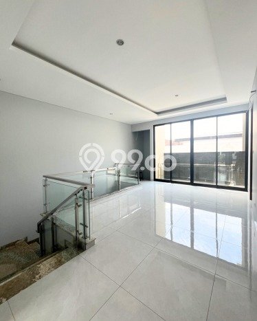 Rumah Elit Modern Tanpa Renovasi di Citraland Surabaya Rumah Elit Modern Tanpa Renovasi di Citraland Surabaya