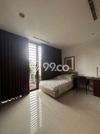 Jual Rumah Luas Elegan Dengan View Cantik di Graha, Surabaya Jual Rumah Luas Elegan Dengan View Cantik di Graha, Surabaya